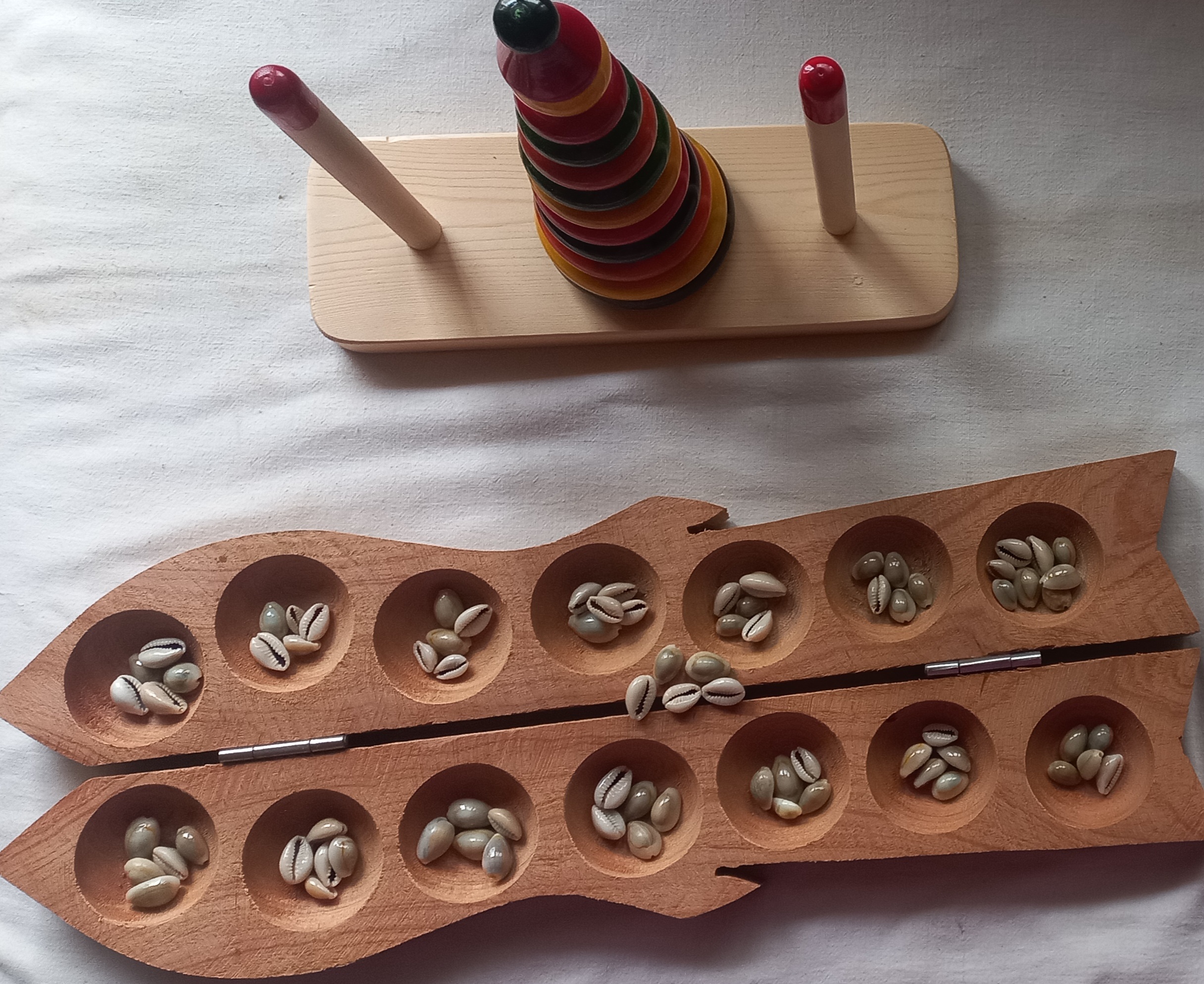 Pallankuzhi / Aluguzhi mane / Vamanakuntalu and Tower of Brahma with 8 rings